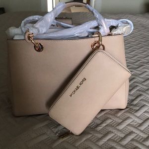 Purse and wallet with protective bag